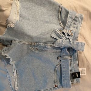 A&F natural rise shorts